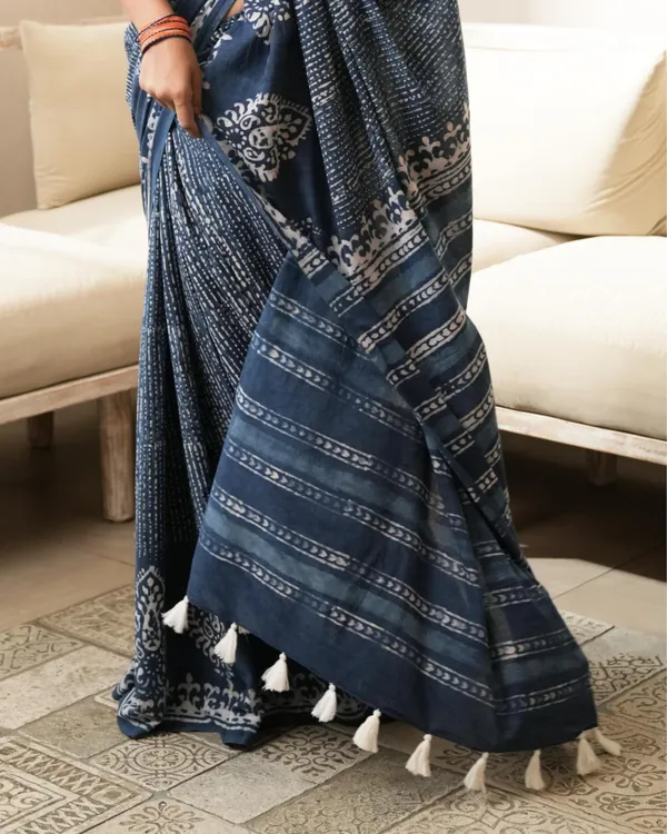 Indigo_Cotton_Tree_Butta_Dabu_Print_Mul_Saree_For_Women